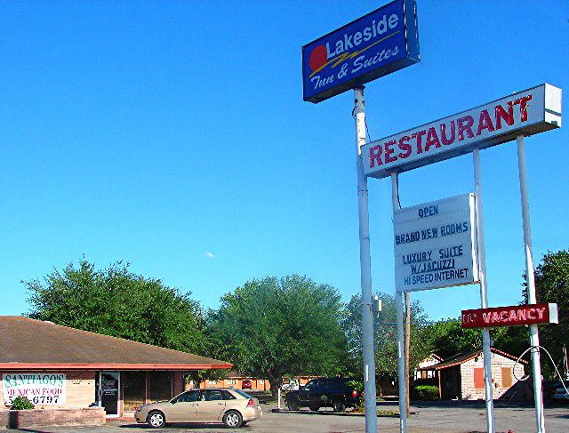 Lakeside Inn & Suites Mathis Exterior foto