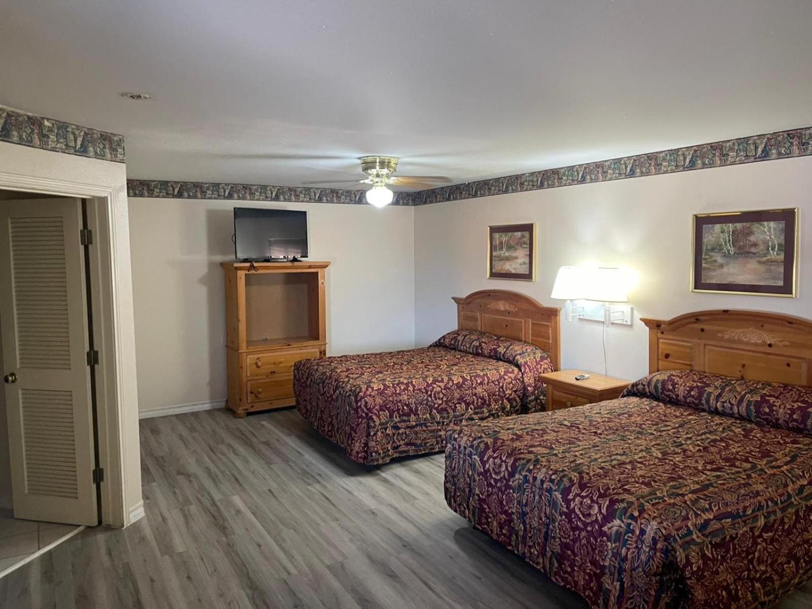 Lakeside Inn & Suites Mathis Exterior foto